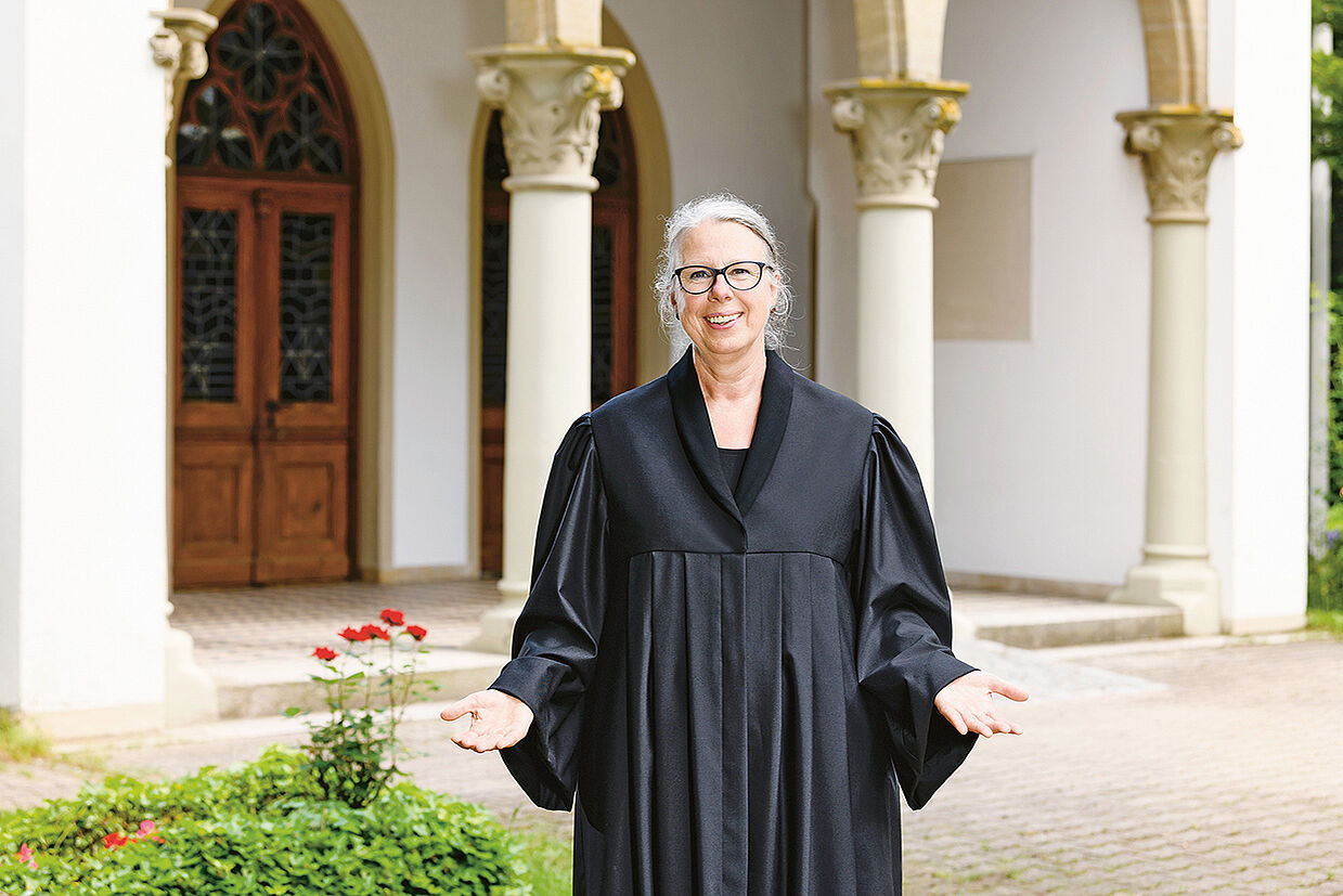 mit schwarzem Kragen ist es ein Religionspädagog*innentalar Religionspädagog*innentalar